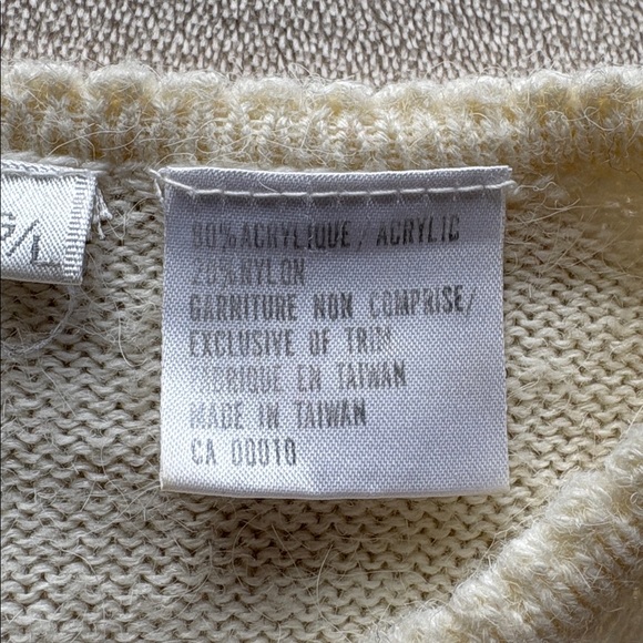 Vintage 90s Eaton Sweater Pearls Bows and Puckered Sleeves Made in Taiwan Large - Picture 5 of 10